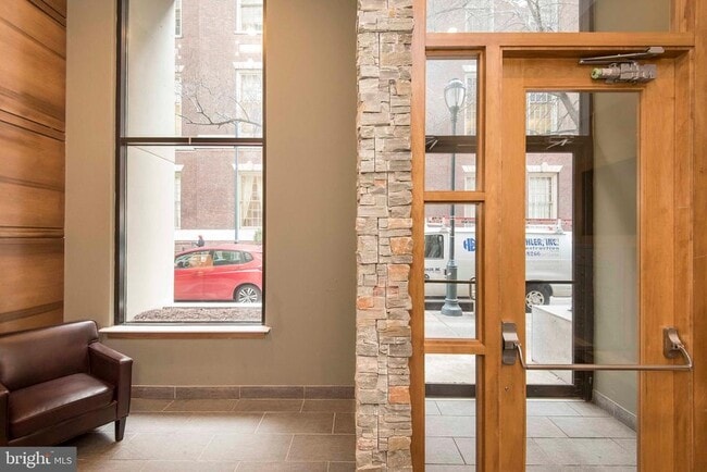 Building Photo - 220 S 16th St Unit 802