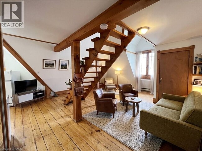 Photo - 130 Brown St