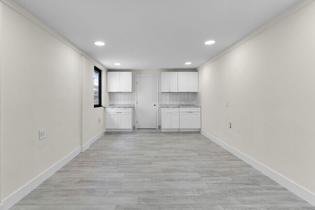 Lights are LED so they do not emit heat. - 725 SW 1st Ave Unit 1