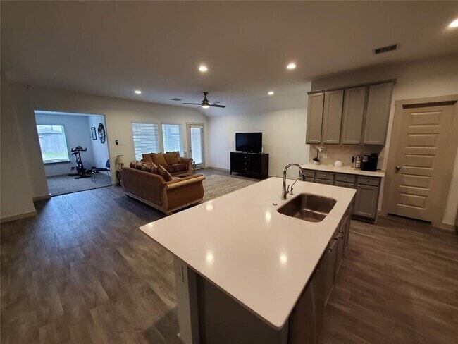 Photo - 6910 Dell Vista Drive