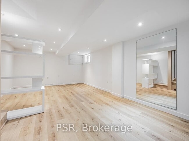 Building Photo - 371 Mcroberts Av