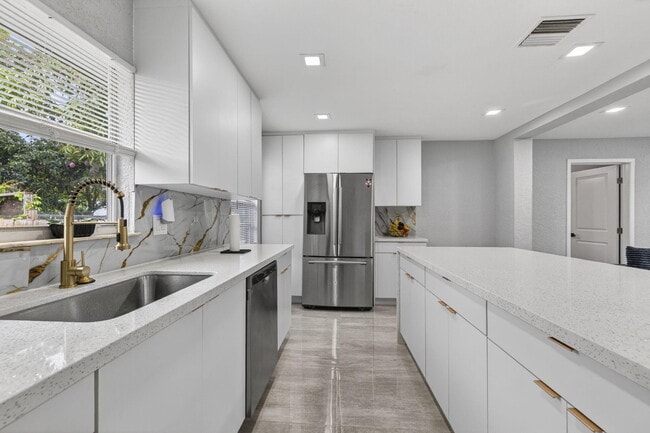 Photo - 800 NW 6th Ave