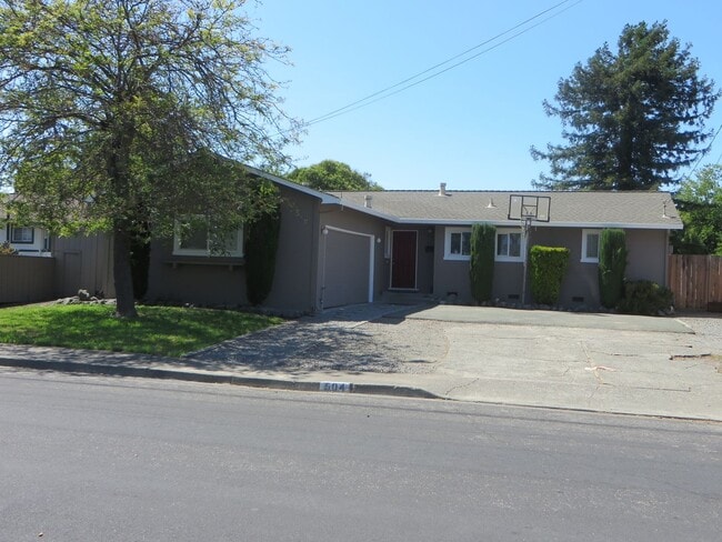 ~ Super Cute A Section House in Rohnert Pa... - ~ Super Cute A Section House in Rohnert Pa...