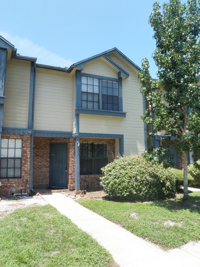 Building Photo - 862 Commonwealth Ct Unit 1