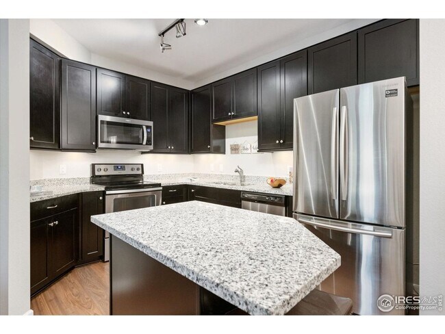 Photo - Gorgeous 3 Bed, 2 Bath Condo in Fantastic ...