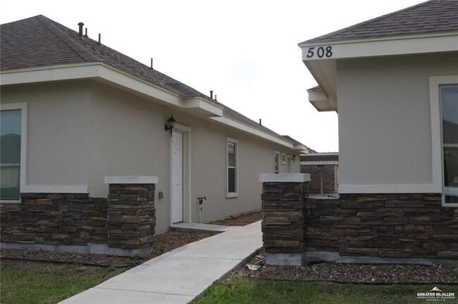 Building Photo - 8 Downing Ave Unit 1