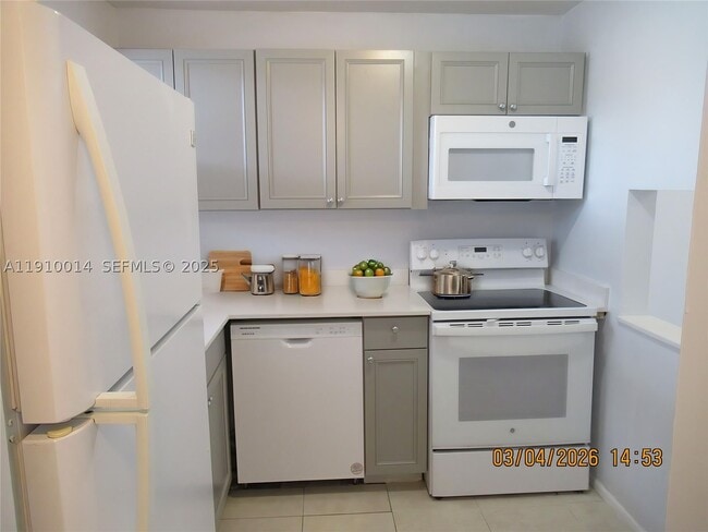 8400 Sunrise Lakes Blvd Unit 106