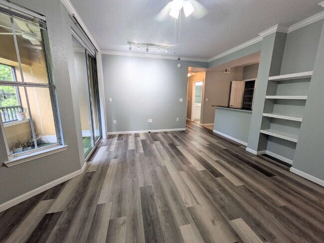 Photo - "Beautiful 2/2 Southside Condo On Gate Parkway with Lots of Amenities!" Unit #634