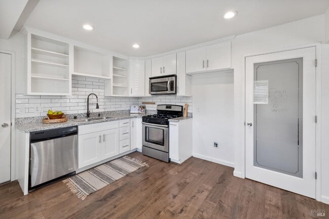 Photo - 372 Acacia St