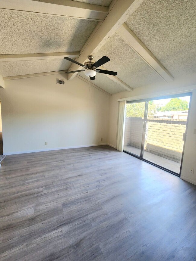 Photo - 5200-5202 Karm Way Unit 5200