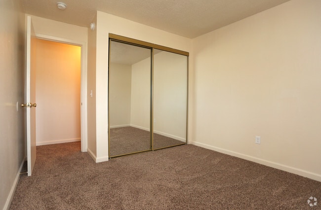 Woodlawn Park Apartments