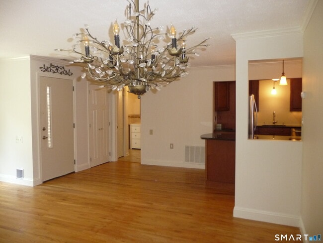 Photo - 622 Main St Unit 4