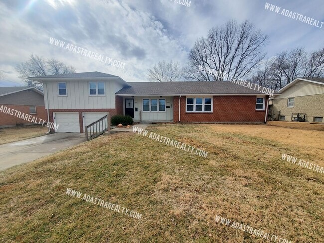 Spacious 2 Bedroom Duplex in Raytown-Avail... - Spacious 2 Bedroom Duplex in Raytown-Avail...