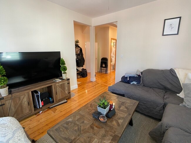 Photo - 20 Radcliffe Rd Unit 1