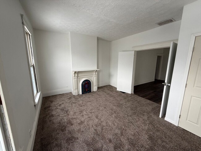 Photo - 402 Eastern Ave