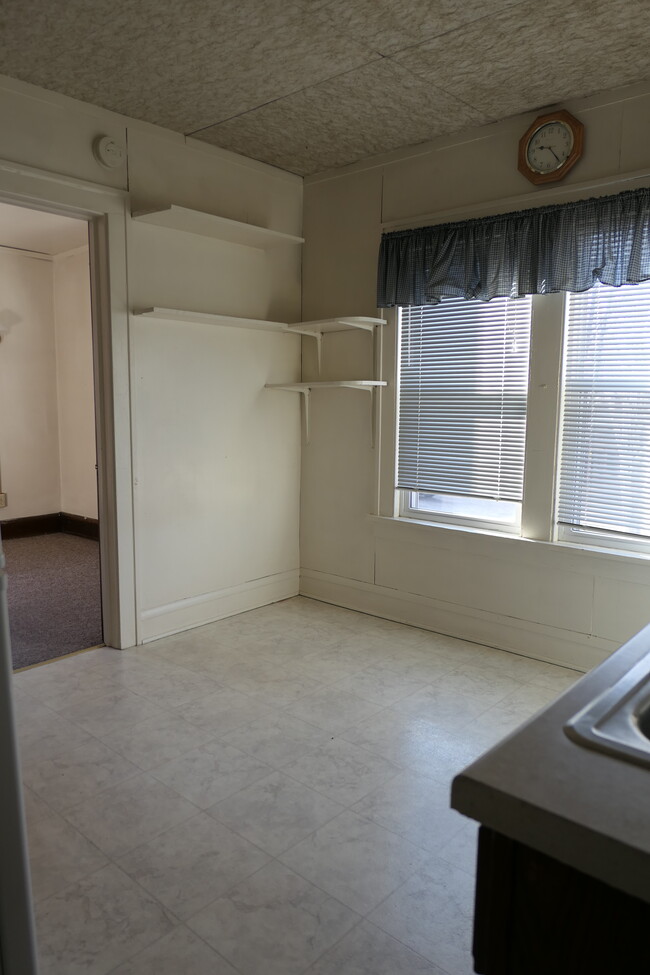 Kitchen - 1937 University Ave Unit Apartment 2