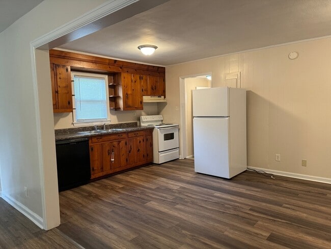 Photo - 1205 Broadus Ave SE