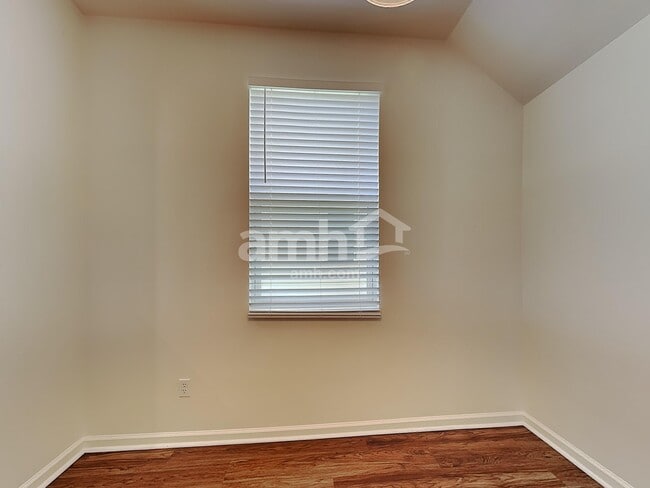 Photo - 271 Cameron St