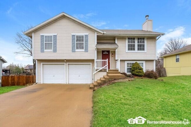 Building Photo - 3 Bed 2.5 Bath In Raymore! Available 7/1! Rental