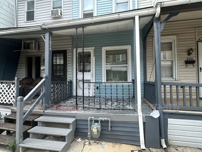 Building Photo - 1024 Birch St