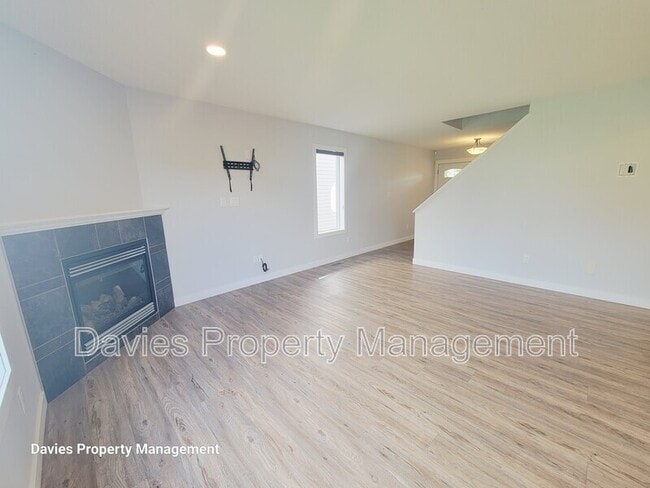Photo - 17348-17348 8 Ave SW