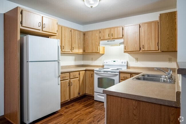 2BR, 2BA - 1144SF - Kitchen - Towering Pines