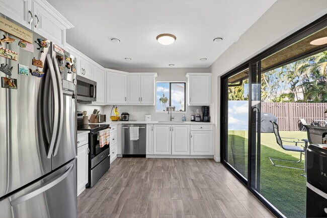 Photo - 235 SW 29th Ave