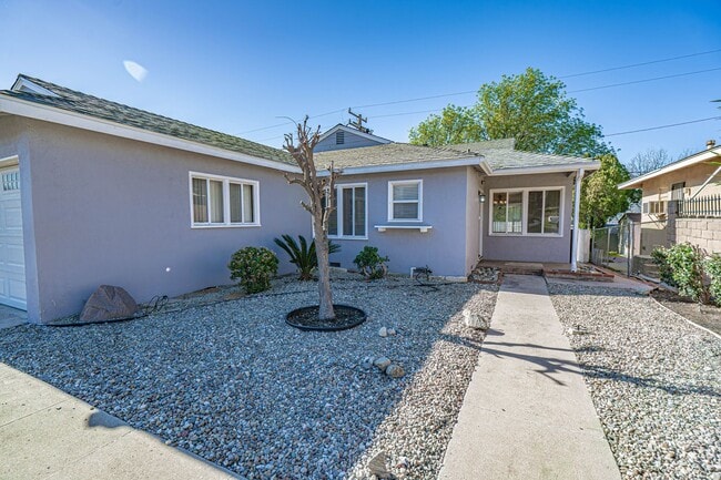 Photo - Charming 3-Bedroom Home for Rent in La Crescenta!