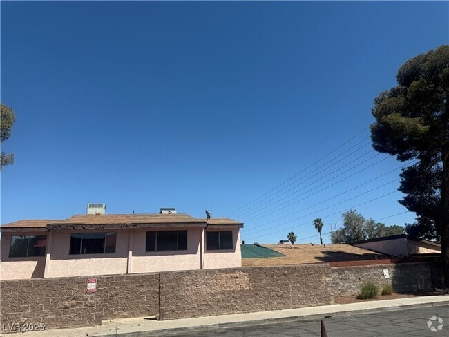 Building Photo - 4378 Caliente St Rental