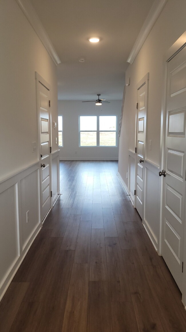 Photo - "Charming 3-Bed Oasis with Granite Elegance on Discovery Point Drive!"