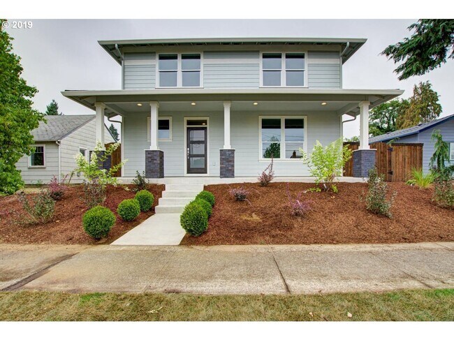 Building Photo - Stylish 3-Bedroom Home w/ Flex Space, Cove...