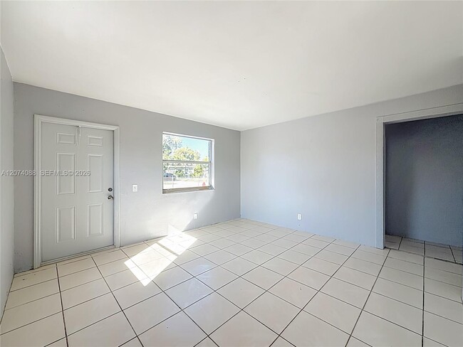 2408 NW 8th St