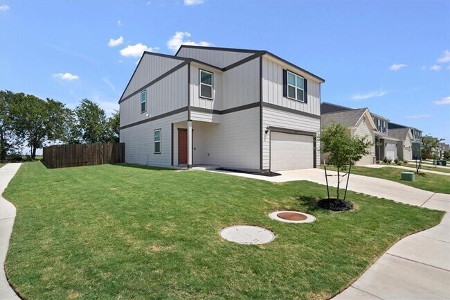 Photo - 6500 Routenburn St