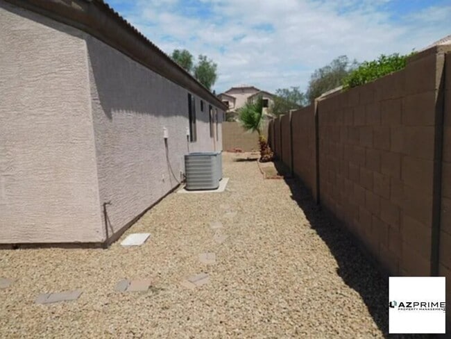 Photo - 2421 W Ellis St