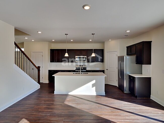 Photo - 2023 Williamshire Ln