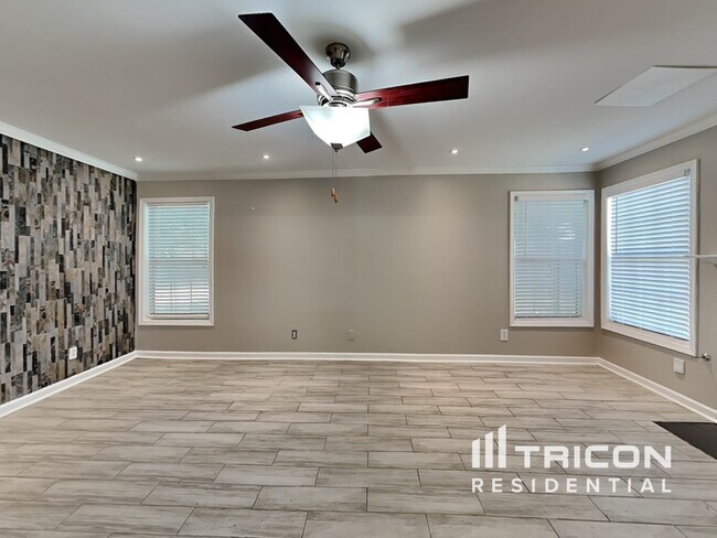 Photo - 1806 Dalton Way