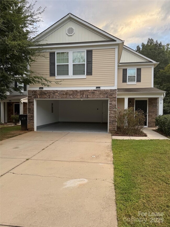 Building Photo - 5919 Fazenda Drive Rental