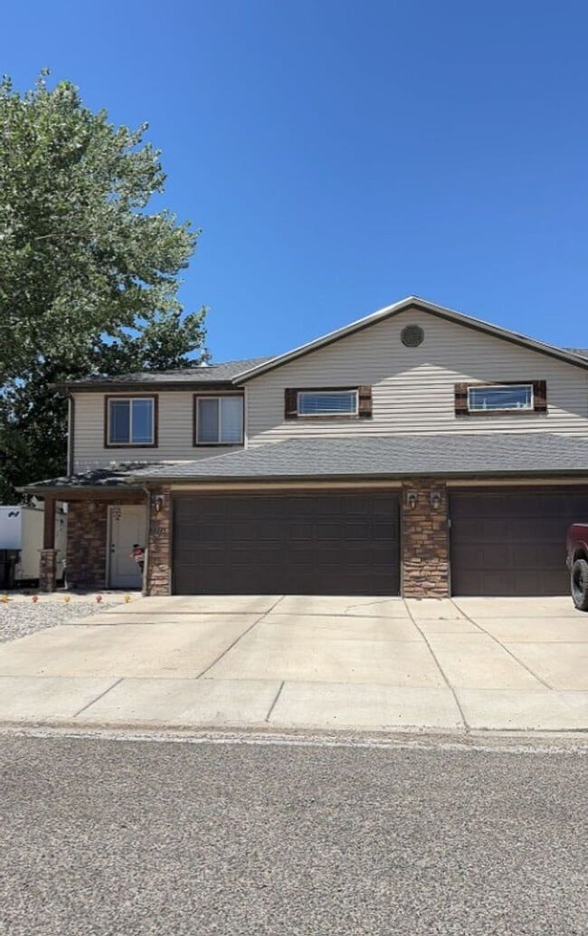 Building Photo - 2747 N Mountain Valley Trl