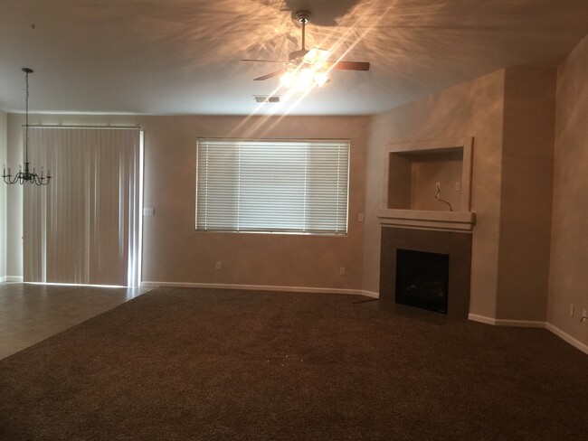 Photo - 4 Bedroom 2.5 Bathroom in SW Visalia!!