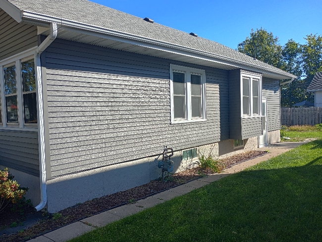 Photo - 19 5th Ave NW