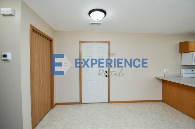 Photo - 1420 E Redwood Blvd