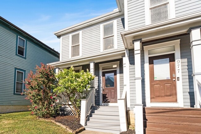 Photo - 975 N 6th St