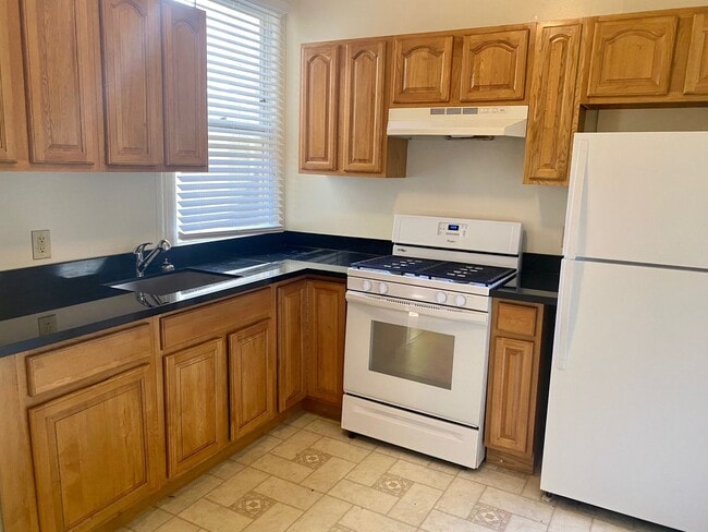 Photo - Renovated Top Floor 1BR/1BA. Dual-Pane Bay Windows. Backyard! Unit 503 #2