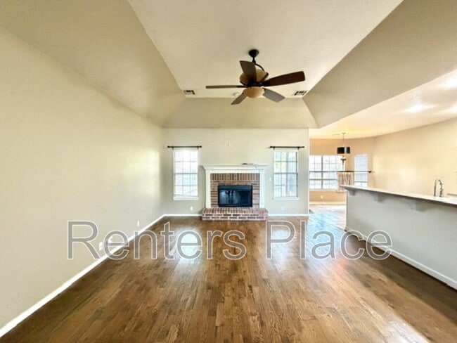 204 N Magnolia Ct