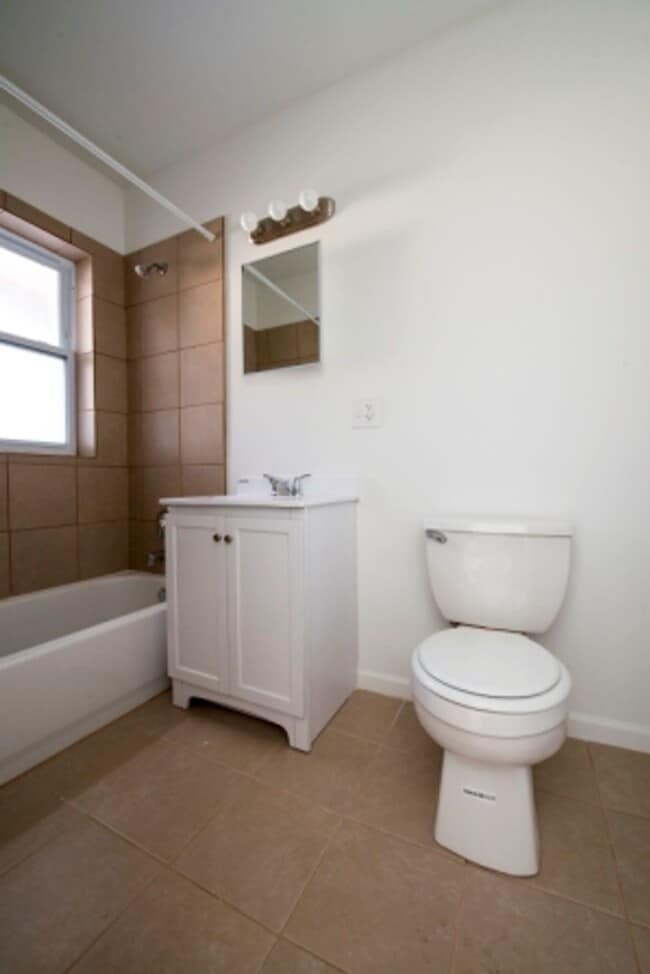 Photo - 701 N Lotus Ave Chicago, IL 60644