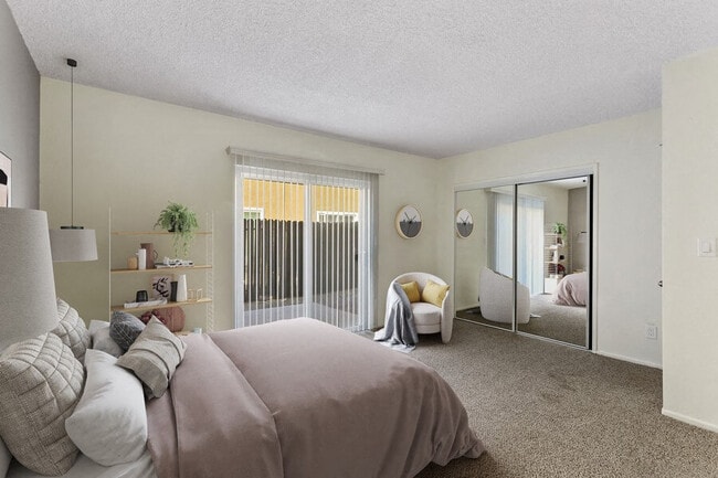 Photo - Warwick Square