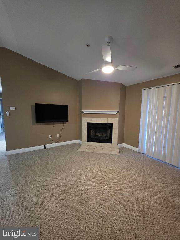 Building Photo - 2809 Waters Edge Dr Unit 260