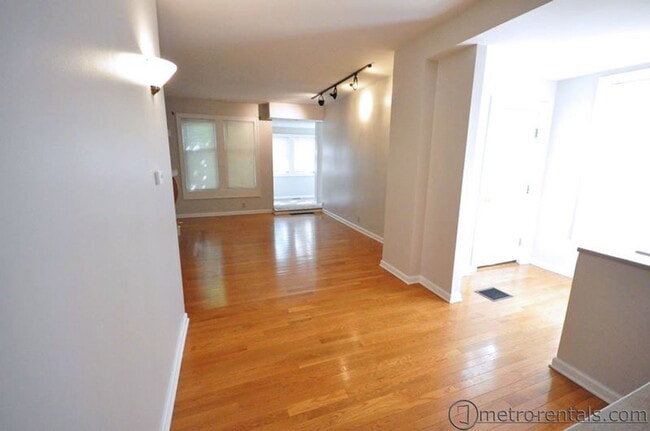 Photo - 1237 Indianola Ave Unidad A