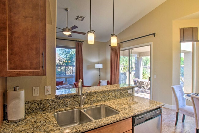 Photo - 3055 N Red Mountain Unidad SI ID1546295P