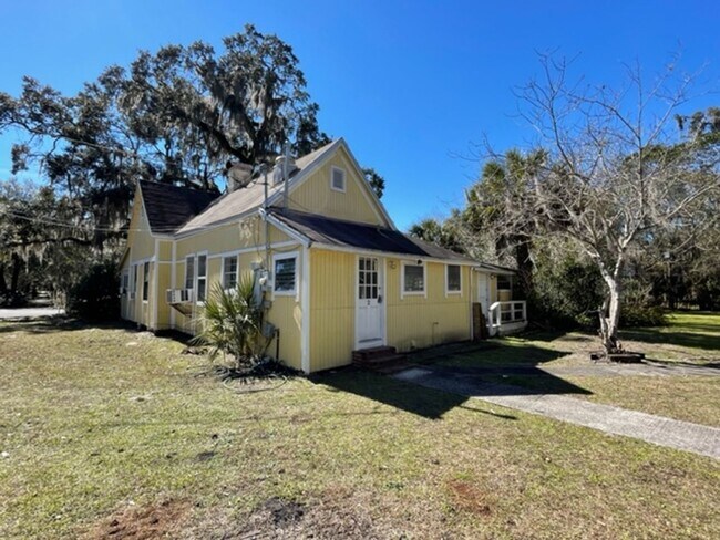 Photo - Large One Bedroom In Duck Pond Available in August!!!!